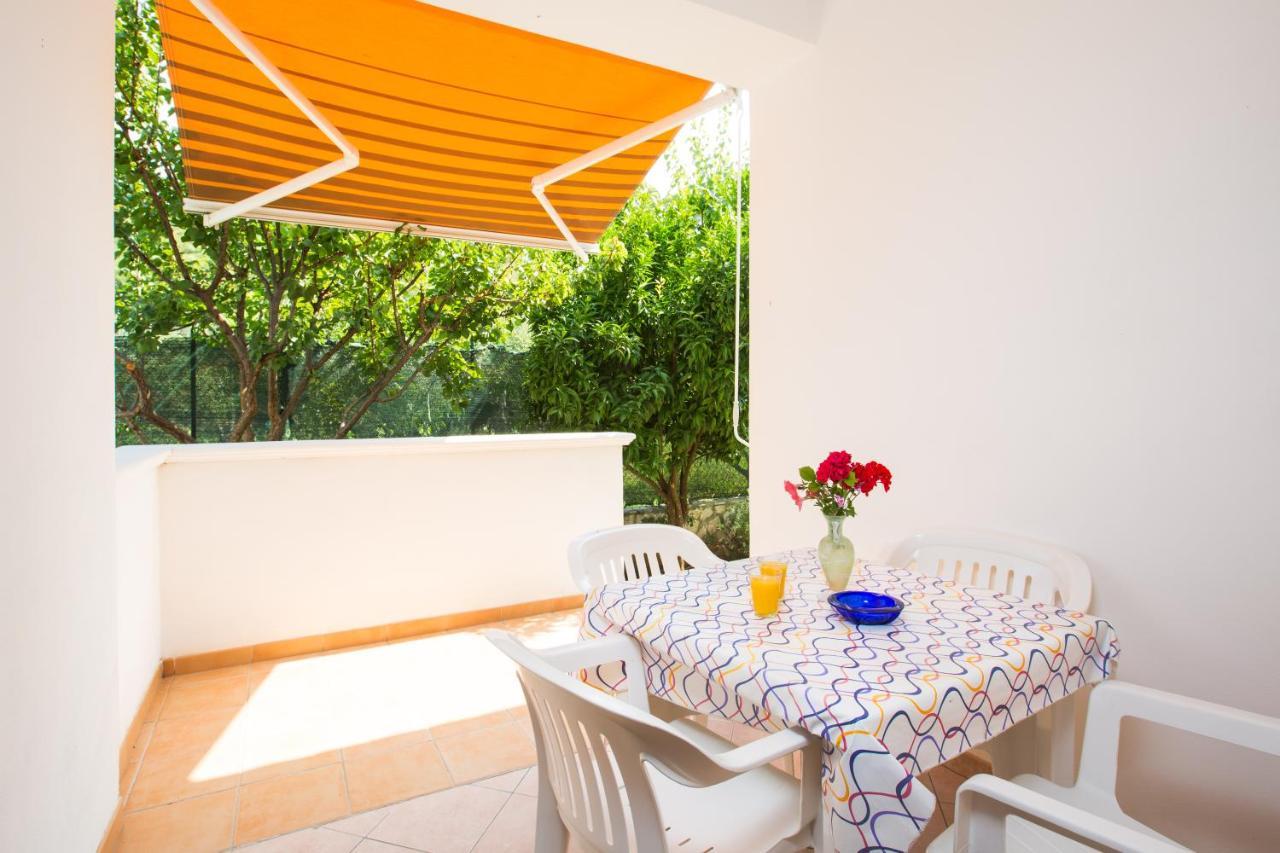 One Love Apartments Lupetto Exterior photo